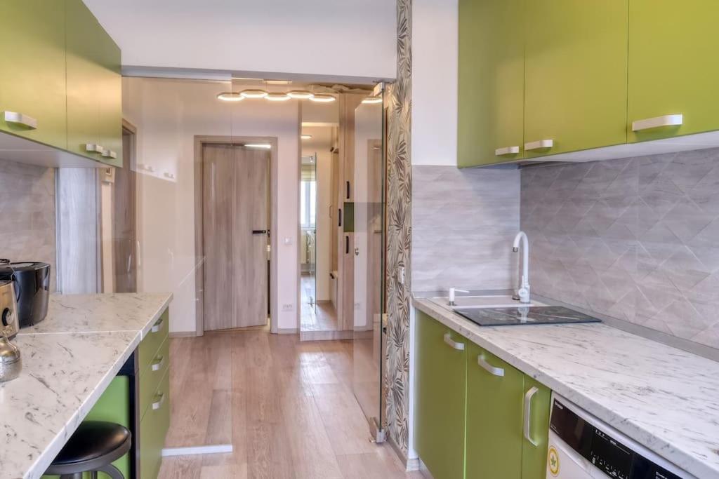 Central Luxury Apartment With City View Brasov Exterior photo